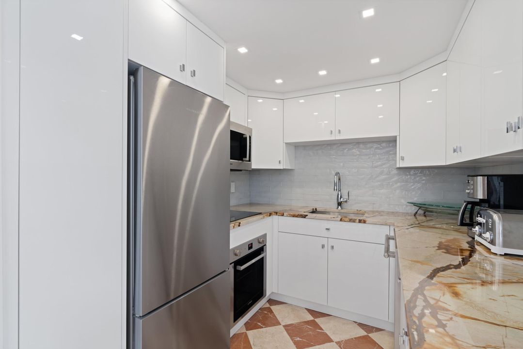 Active With Contract: $7,995 (1 beds, 1 baths, 595 Square Feet)