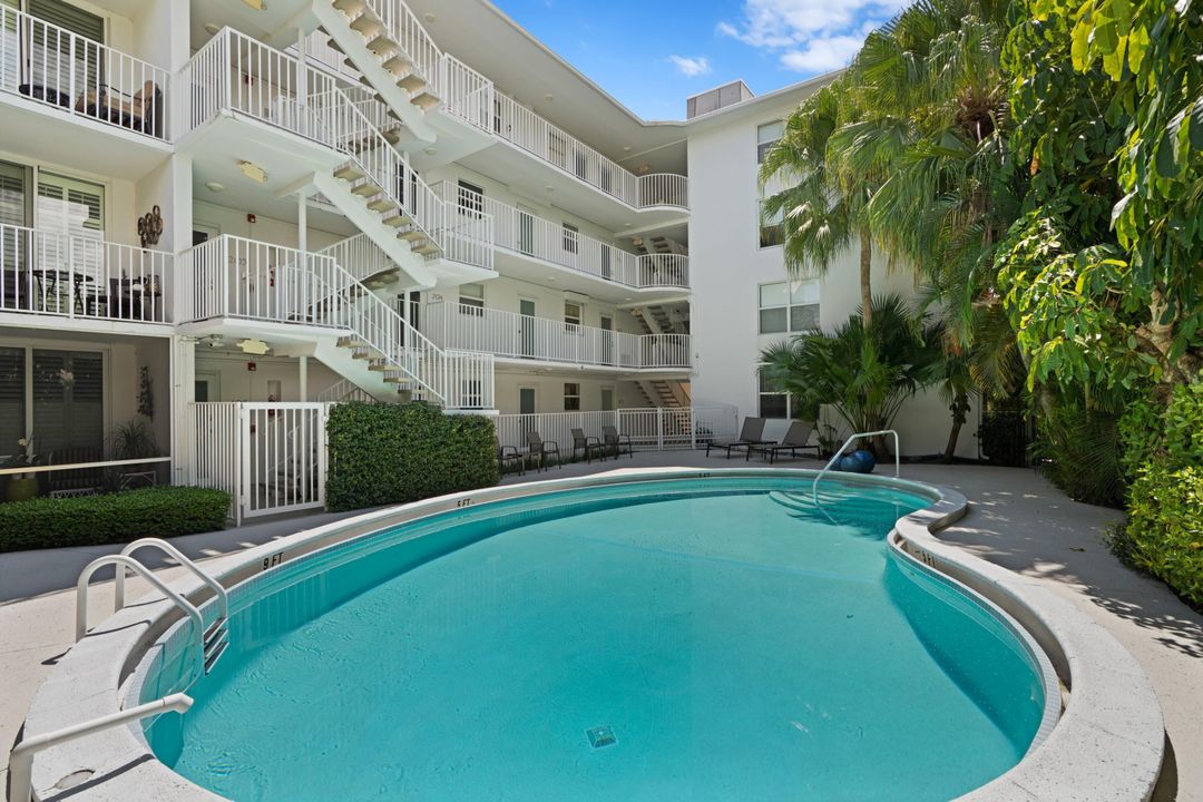 Active With Contract: $7,995 (1 beds, 1 baths, 595 Square Feet)