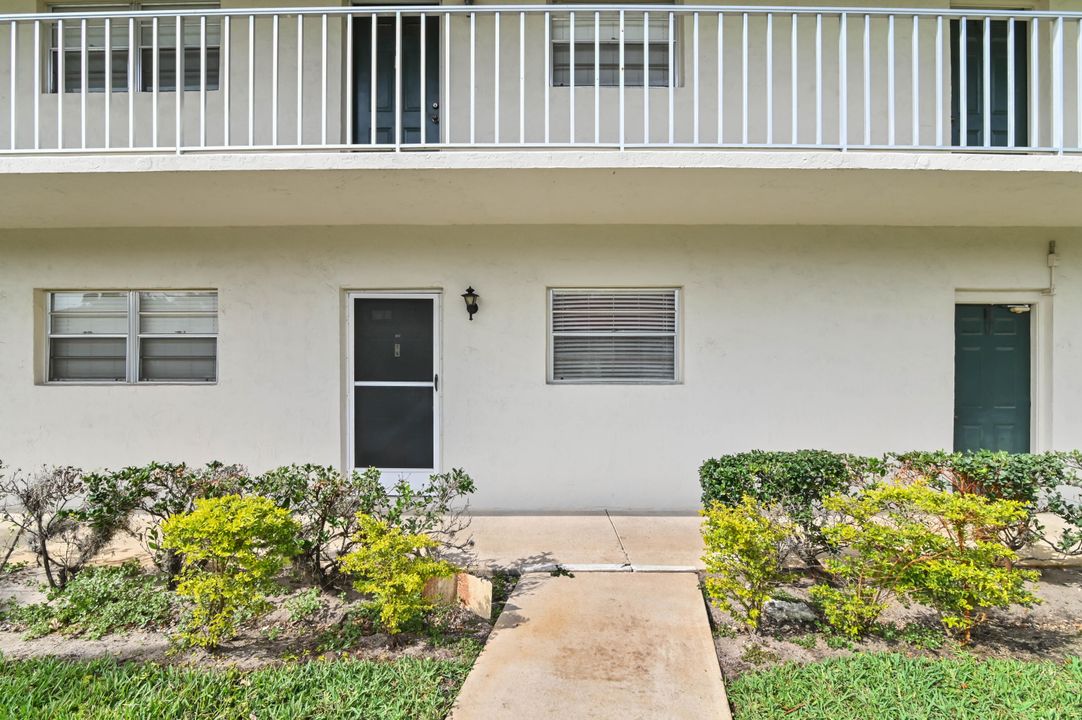 Active With Contract: $197,700 (2 beds, 2 baths, 1032 Square Feet)