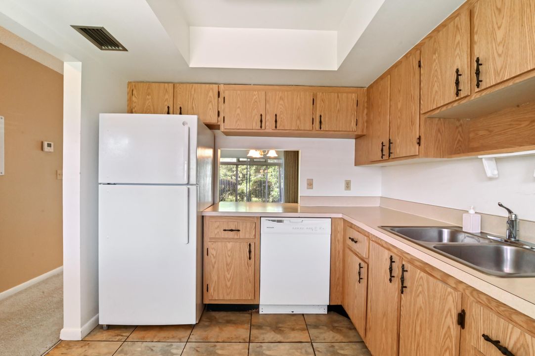 Active With Contract: $197,700 (2 beds, 2 baths, 1032 Square Feet)