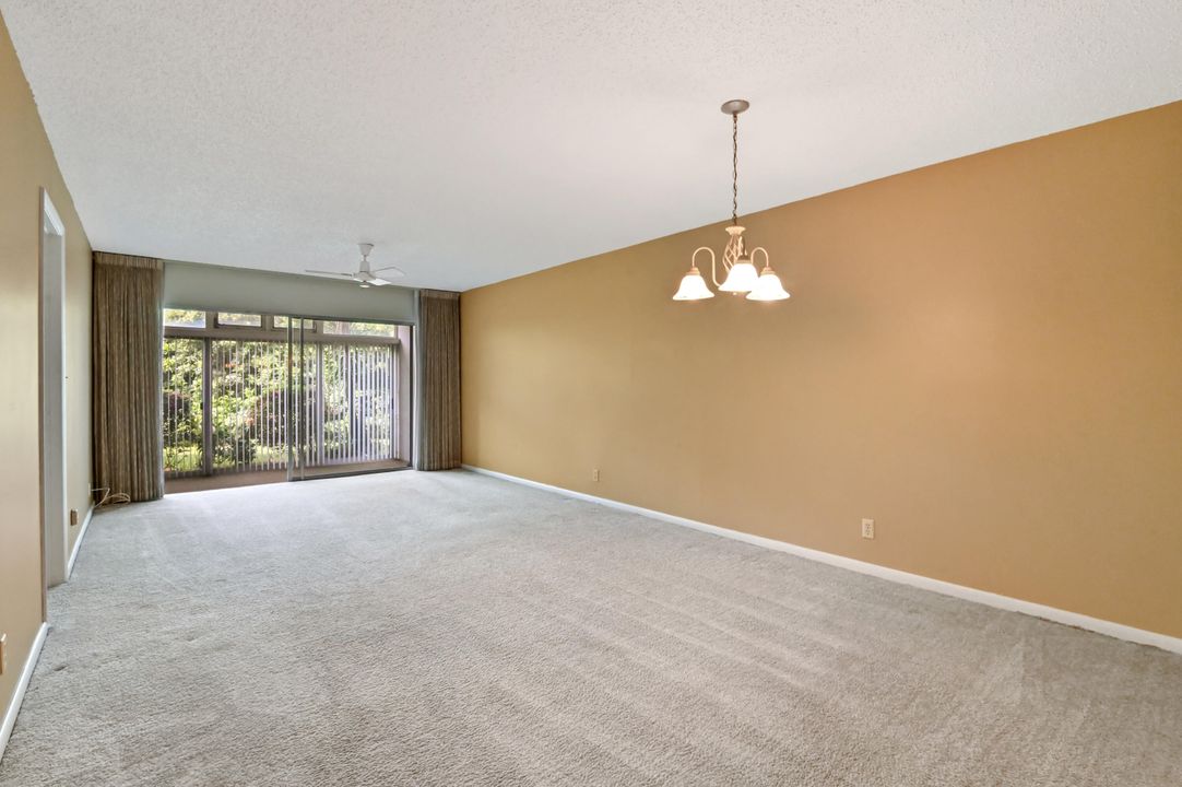 Active With Contract: $197,700 (2 beds, 2 baths, 1032 Square Feet)