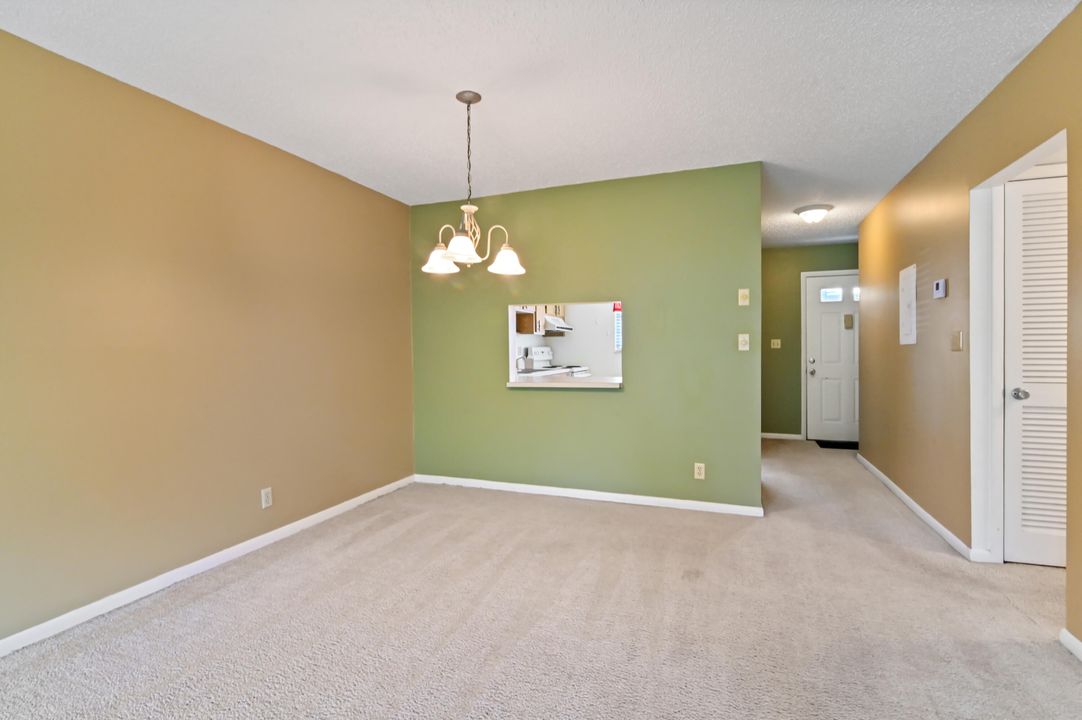 Active With Contract: $197,700 (2 beds, 2 baths, 1032 Square Feet)