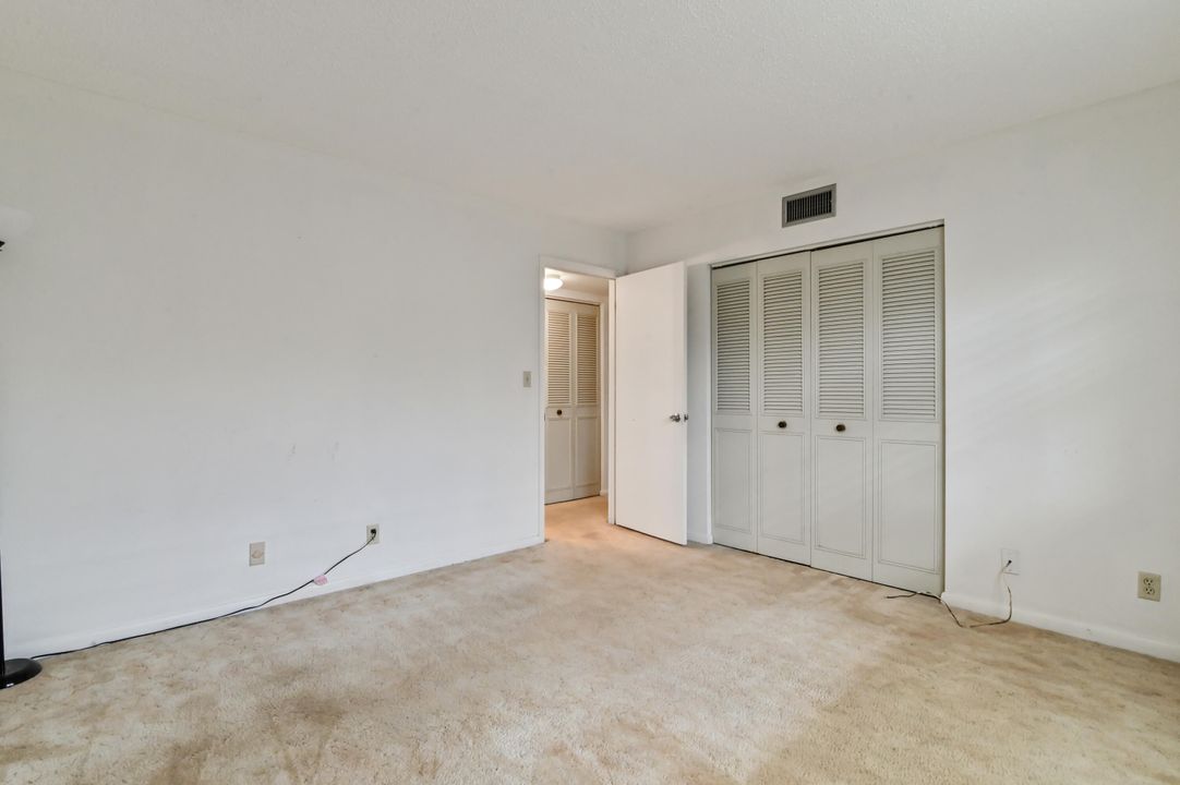 Active With Contract: $197,700 (2 beds, 2 baths, 1032 Square Feet)