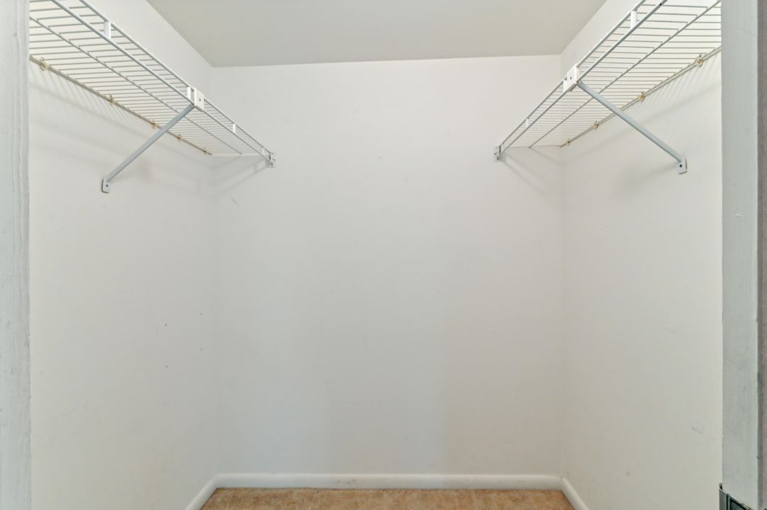 Active With Contract: $197,700 (2 beds, 2 baths, 1032 Square Feet)