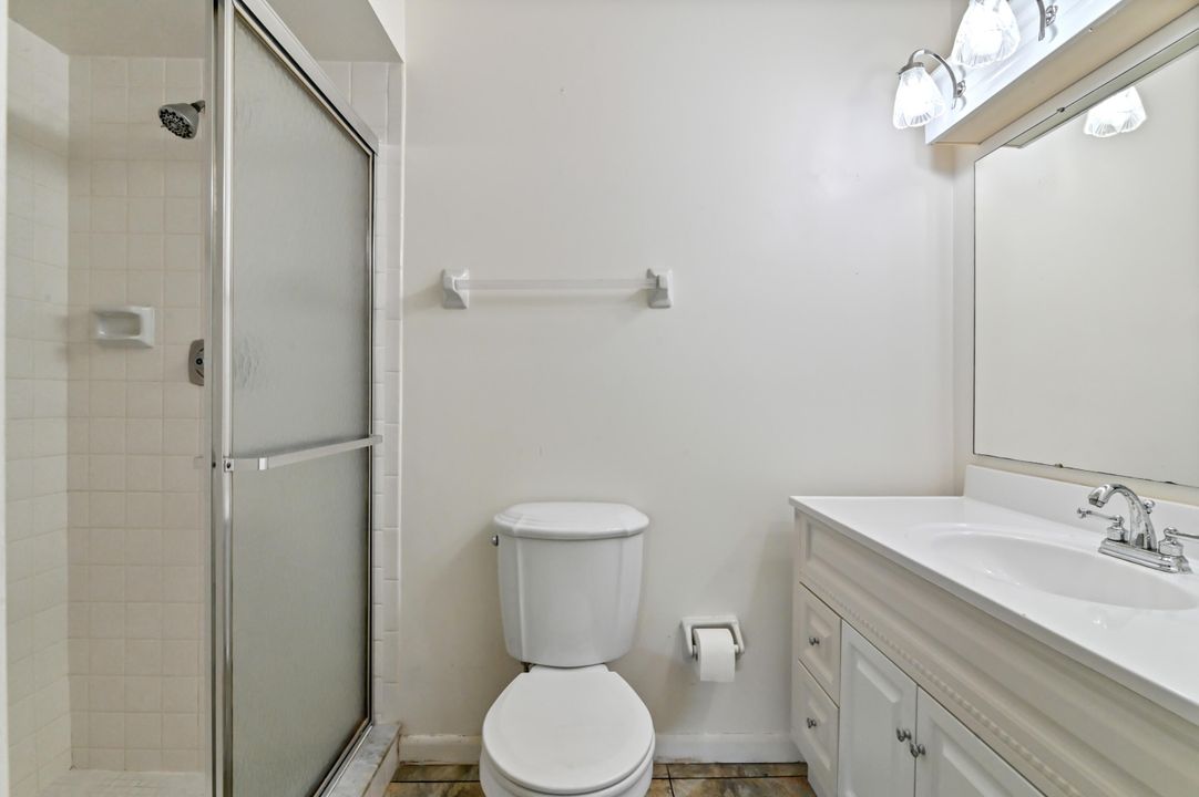 Active With Contract: $197,700 (2 beds, 2 baths, 1032 Square Feet)