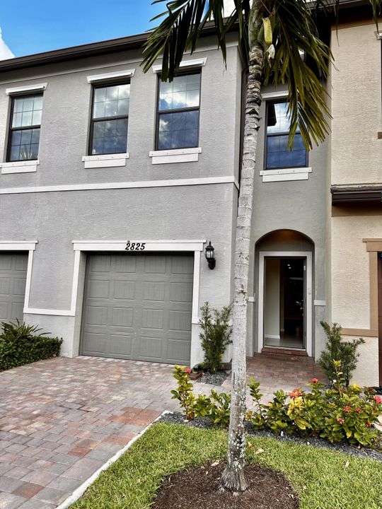 Active With Contract: $2,750 (3 beds, 2 baths, 1612 Square Feet)