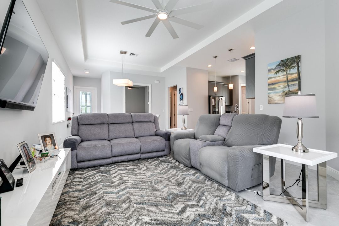 Active With Contract: $495,000 (2 beds, 2 baths, 1550 Square Feet)