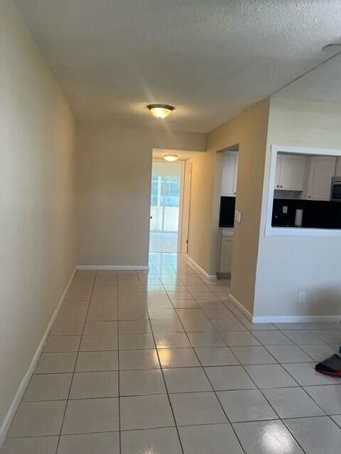 Active With Contract: $135,000 (1 beds, 1 baths, 570 Square Feet)