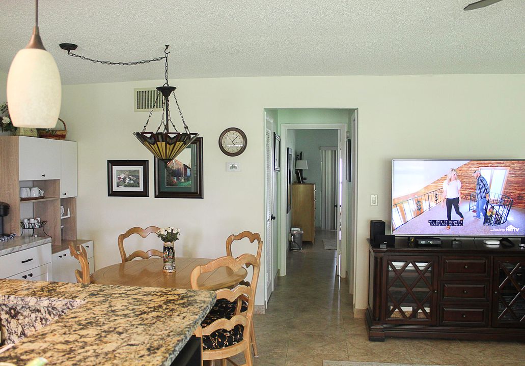 Active With Contract: $132,900 (1 beds, 1 baths, 772 Square Feet)