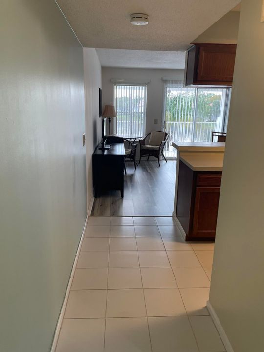 Active With Contract: $1,690 (1 beds, 1 baths, 502 Square Feet)