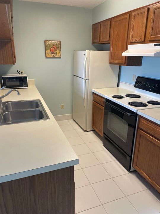 Active With Contract: $1,690 (1 beds, 1 baths, 502 Square Feet)