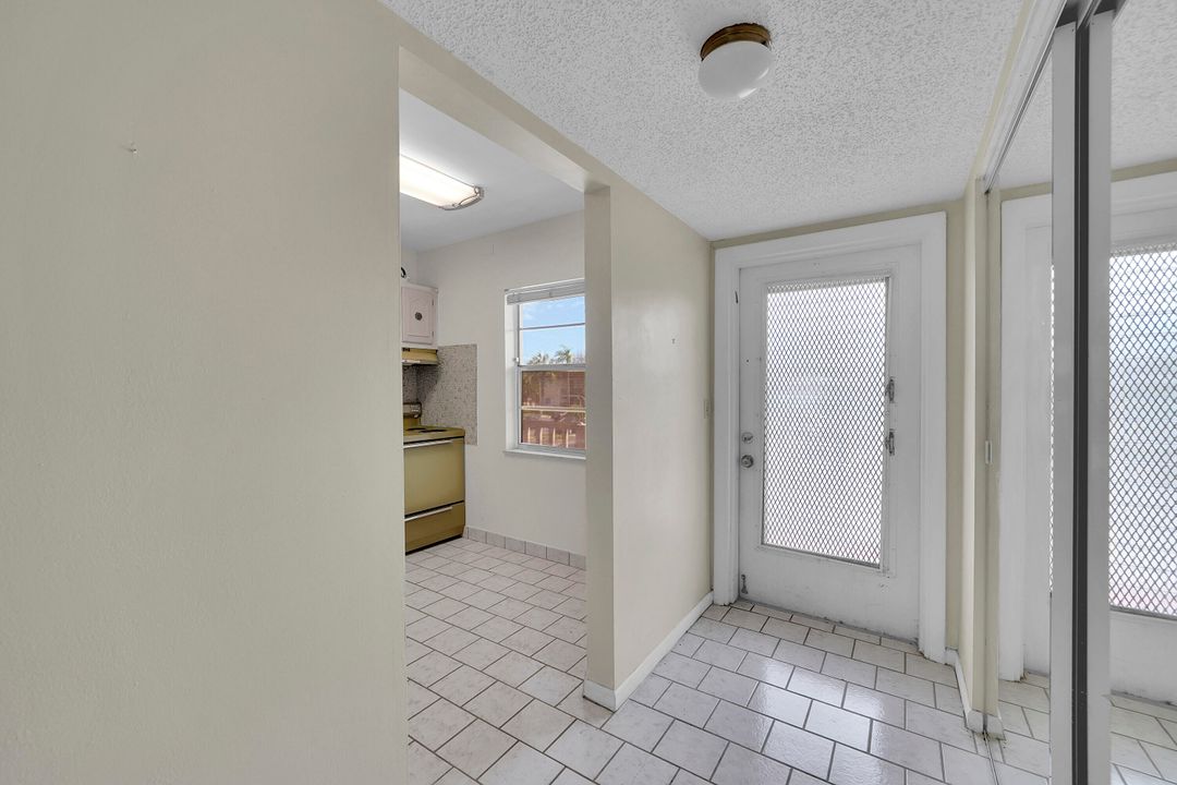 Active With Contract: $89,000 (2 beds, 2 baths, 925 Square Feet)