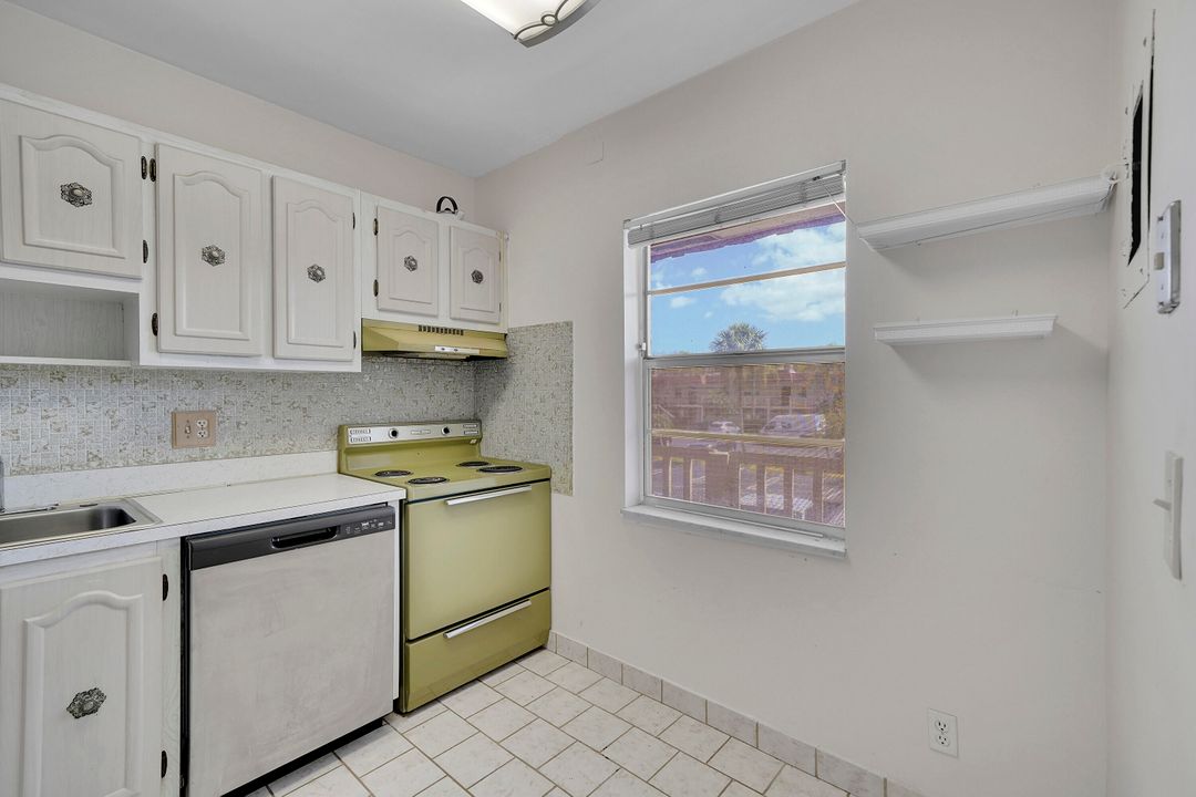 Active With Contract: $89,000 (2 beds, 2 baths, 925 Square Feet)