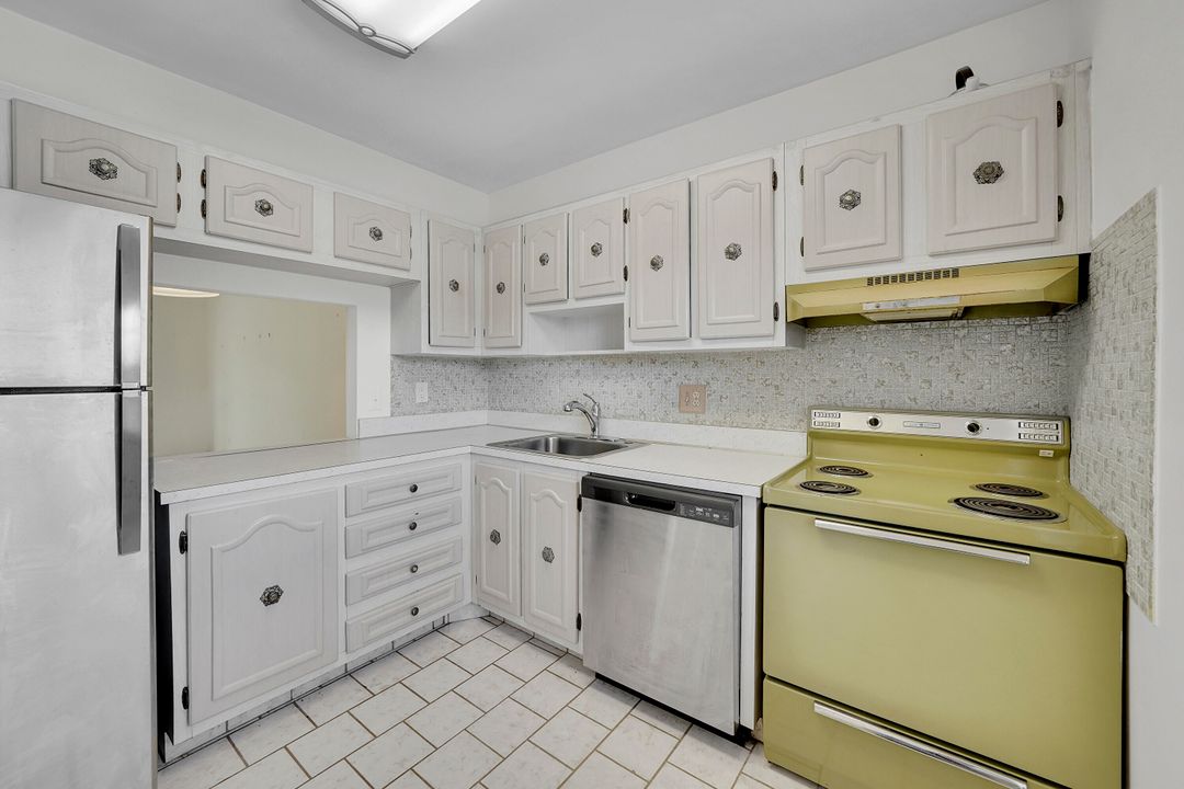 Active With Contract: $89,000 (2 beds, 2 baths, 925 Square Feet)