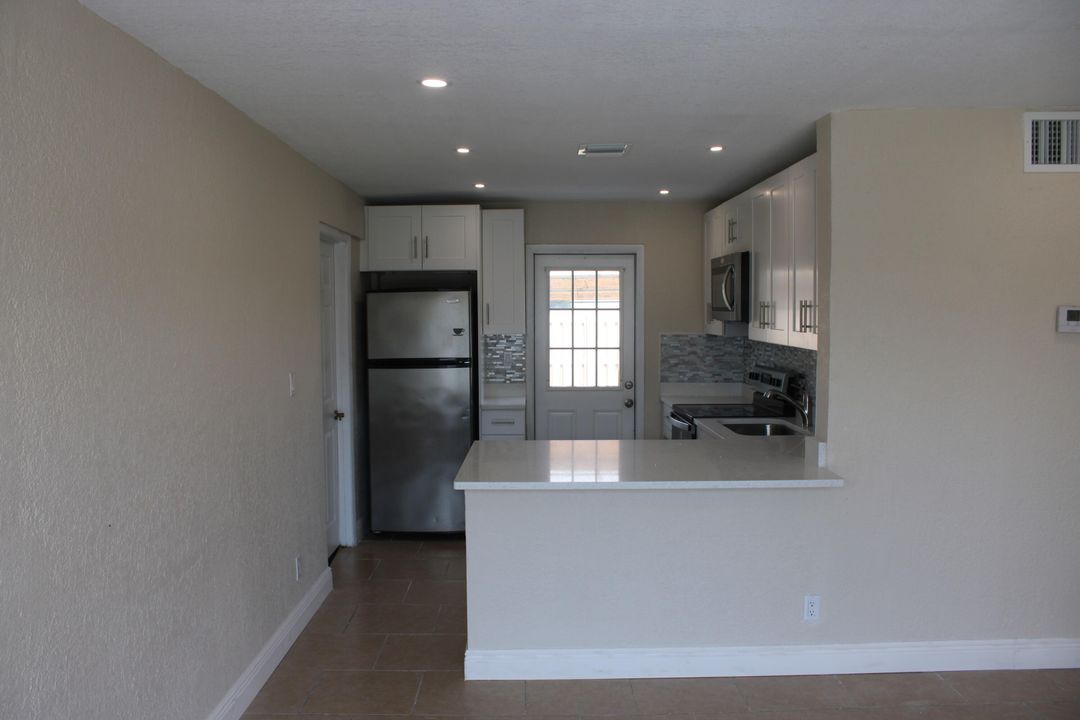 Active With Contract: $2,300 (2 beds, 1 baths, 893 Square Feet)