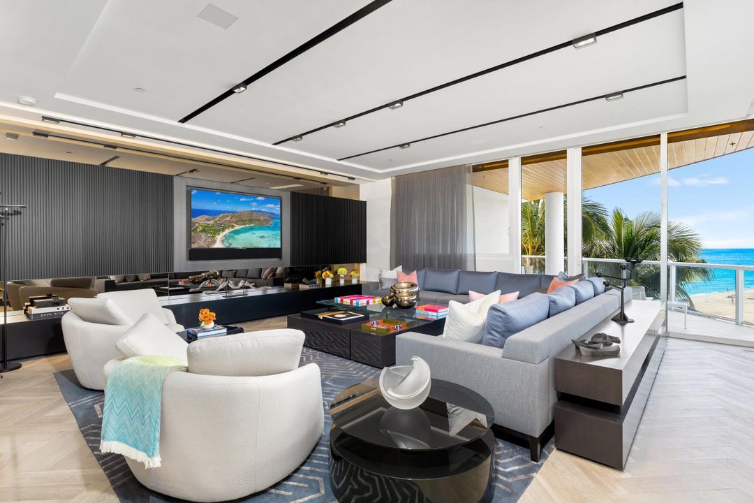 Recently Sold: $10,500,000 (3 beds, 3 baths, 4911 Square Feet)