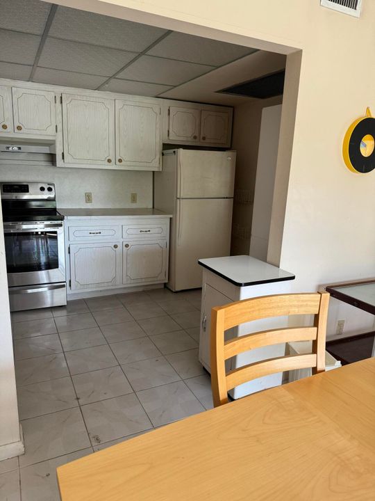 For Sale: $105,000 (1 beds, 1 baths, 810 Square Feet)
