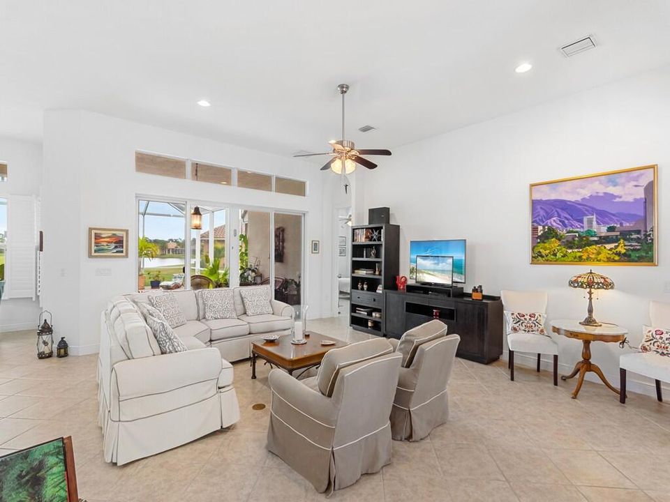 Active With Contract: $699,000 (3 beds, 3 baths, 2558 Square Feet)