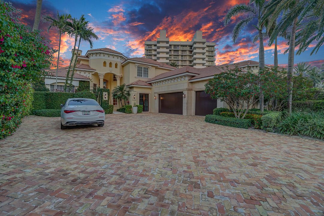 For Sale: $4,500,000 (6 beds, 5 baths, 6149 Square Feet)