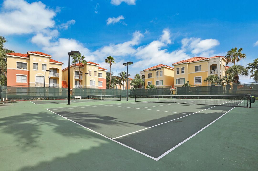 Active With Contract: $2,500 (2 beds, 2 baths, 1309 Square Feet)