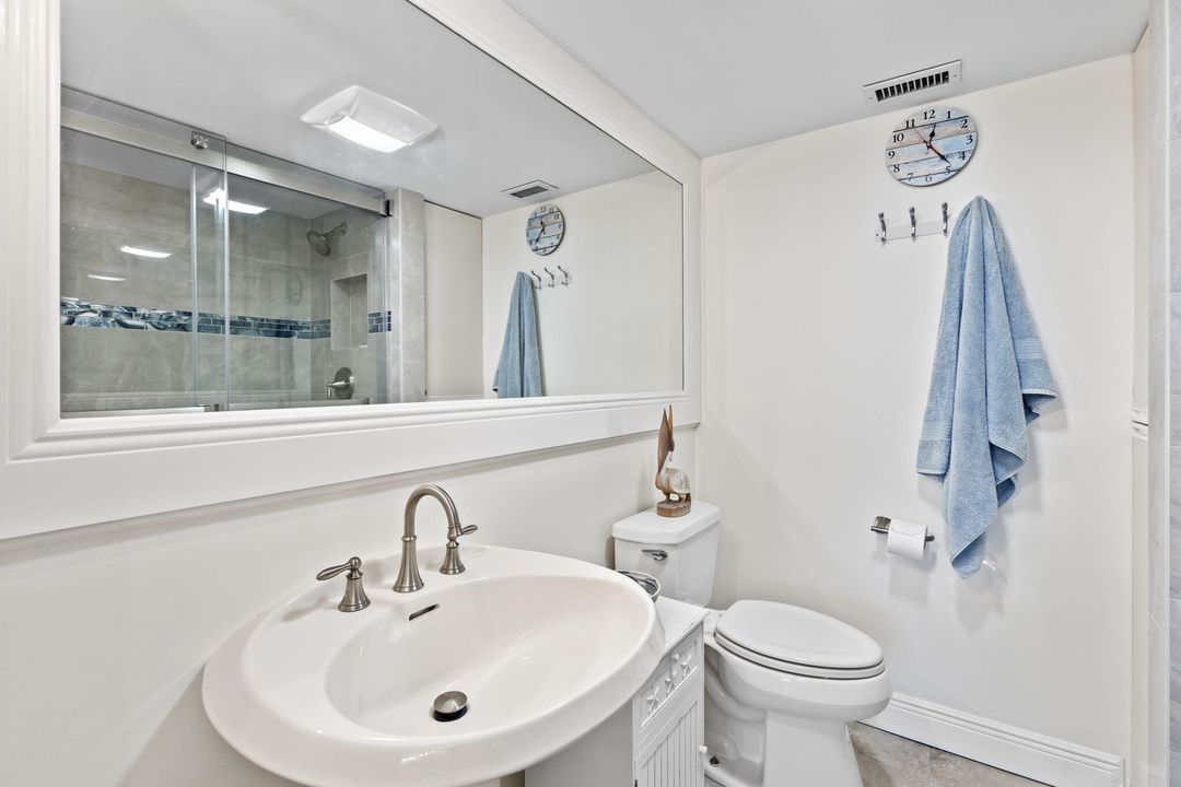 Active With Contract: $449,999 (2 beds, 2 baths, 1207 Square Feet)