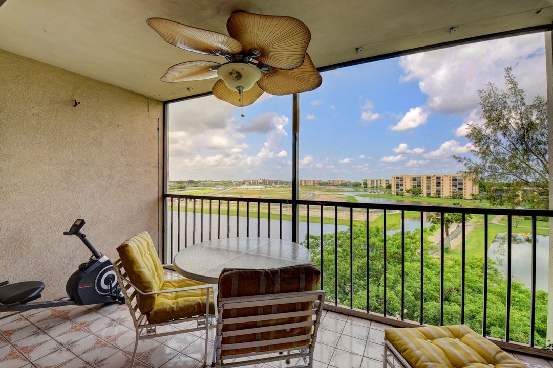 Active With Contract: $3,200 (2 beds, 2 baths, 1230 Square Feet)