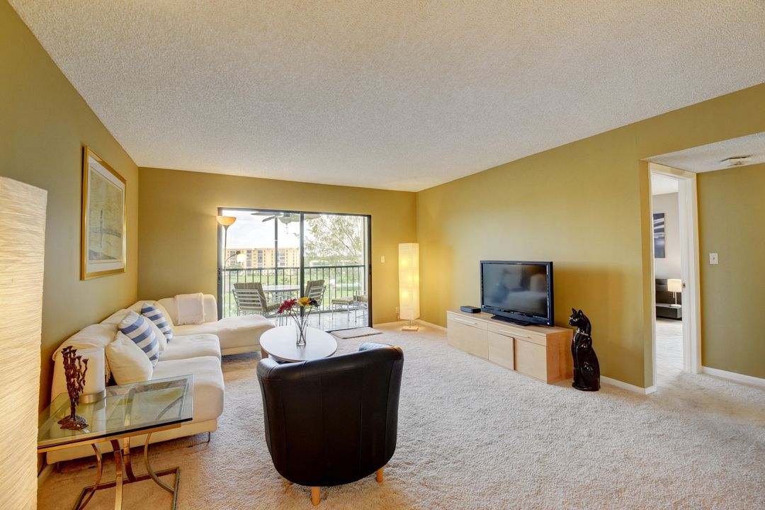 Active With Contract: $3,200 (2 beds, 2 baths, 1230 Square Feet)