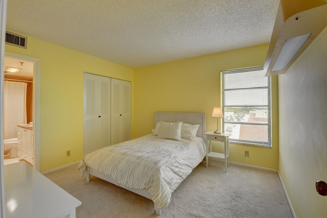 Active With Contract: $3,200 (2 beds, 2 baths, 1230 Square Feet)