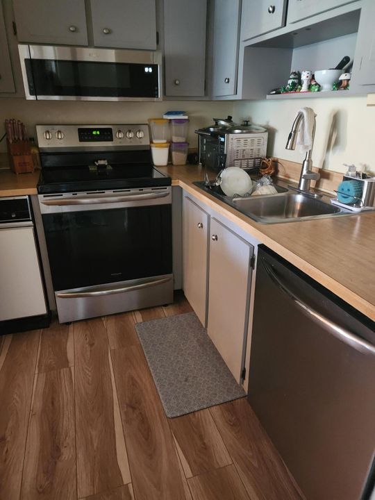 For Sale: $125,000 (1 beds, 1 baths, 816 Square Feet)