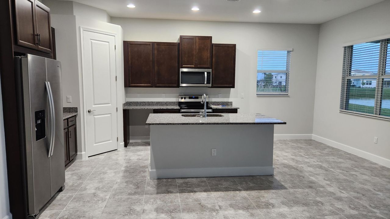 Active With Contract: $3,700 (3 beds, 2 baths, 2324 Square Feet)