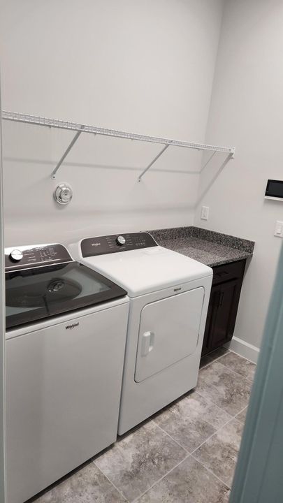 Active With Contract: $3,700 (3 beds, 2 baths, 2324 Square Feet)