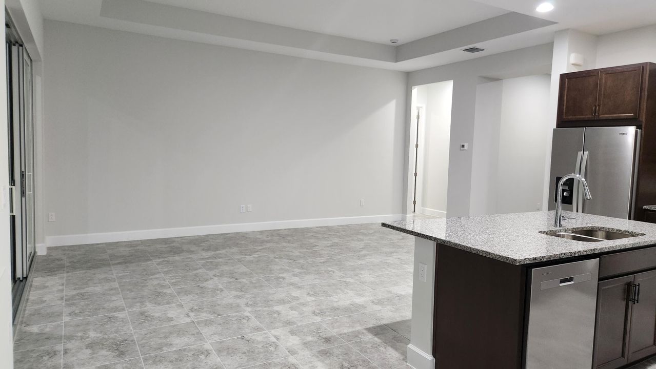 Active With Contract: $3,700 (3 beds, 2 baths, 2324 Square Feet)