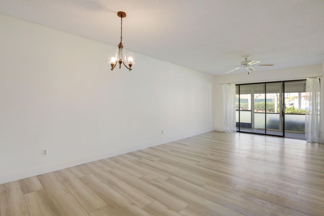 For Sale: $325,000 (2 beds, 2 baths, 1178 Square Feet)
