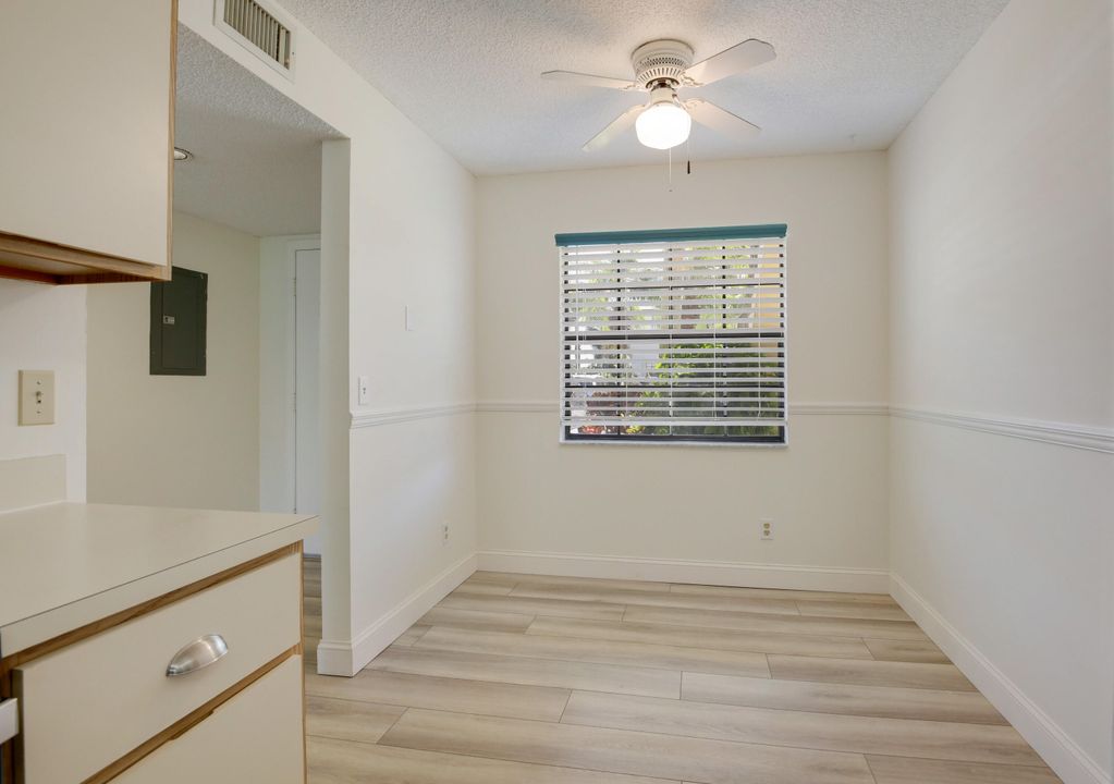 For Sale: $325,000 (2 beds, 2 baths, 1178 Square Feet)