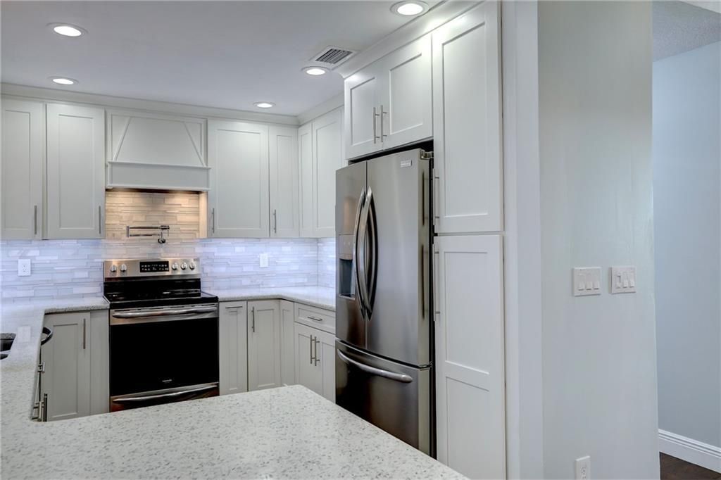 Active With Contract: $385,000 (2 beds, 2 baths, 1465 Square Feet)