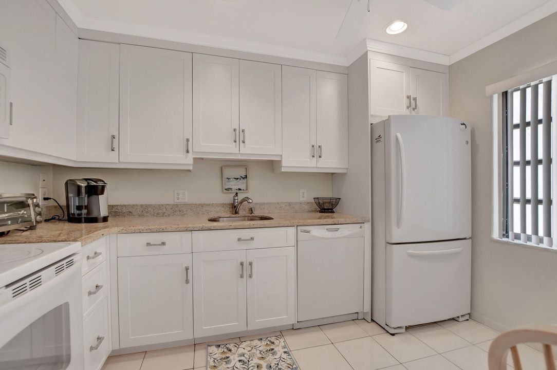 Active With Contract: $3,000 (2 beds, 2 baths, 1216 Square Feet)