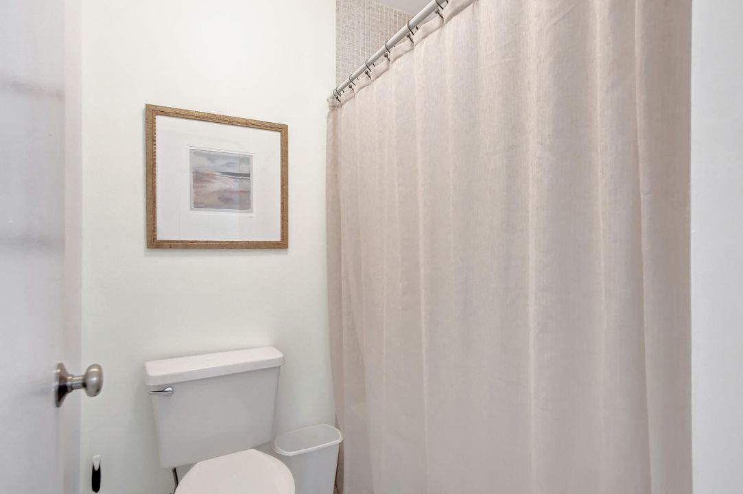 Active With Contract: $3,000 (2 beds, 2 baths, 1216 Square Feet)