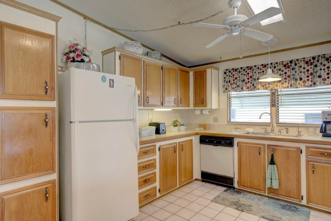 For Sale: $180,000 (2 beds, 2 baths, 1202 Square Feet)