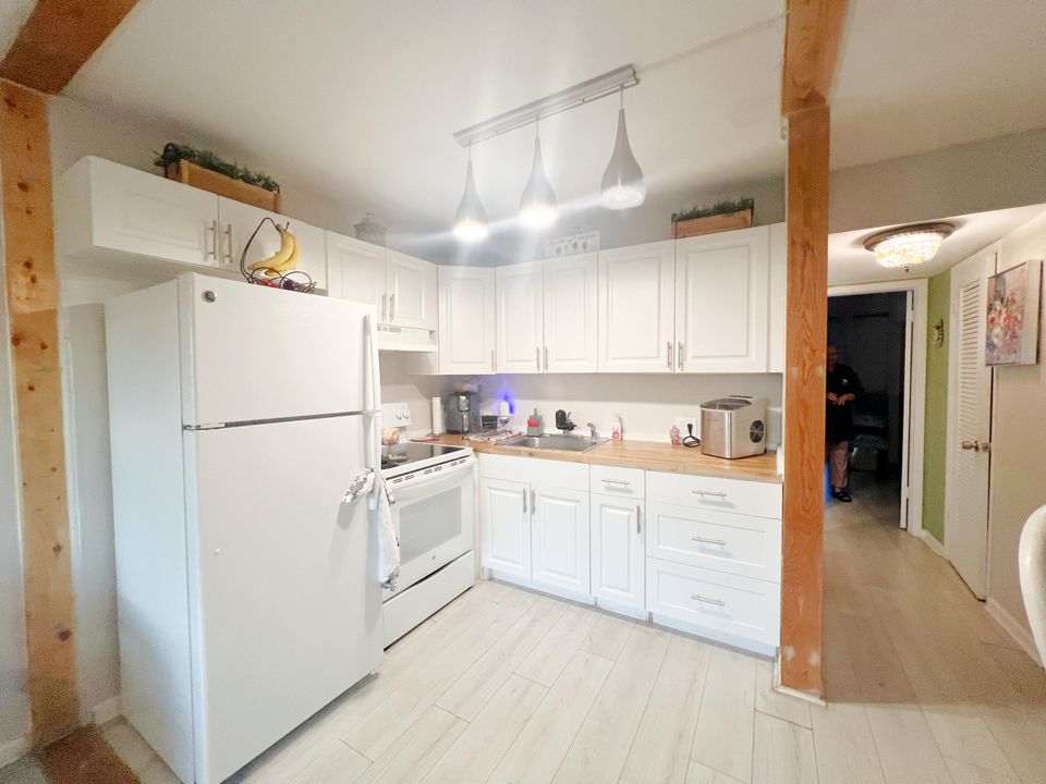 For Sale: $100,000 (1 beds, 1 baths, 600 Square Feet)