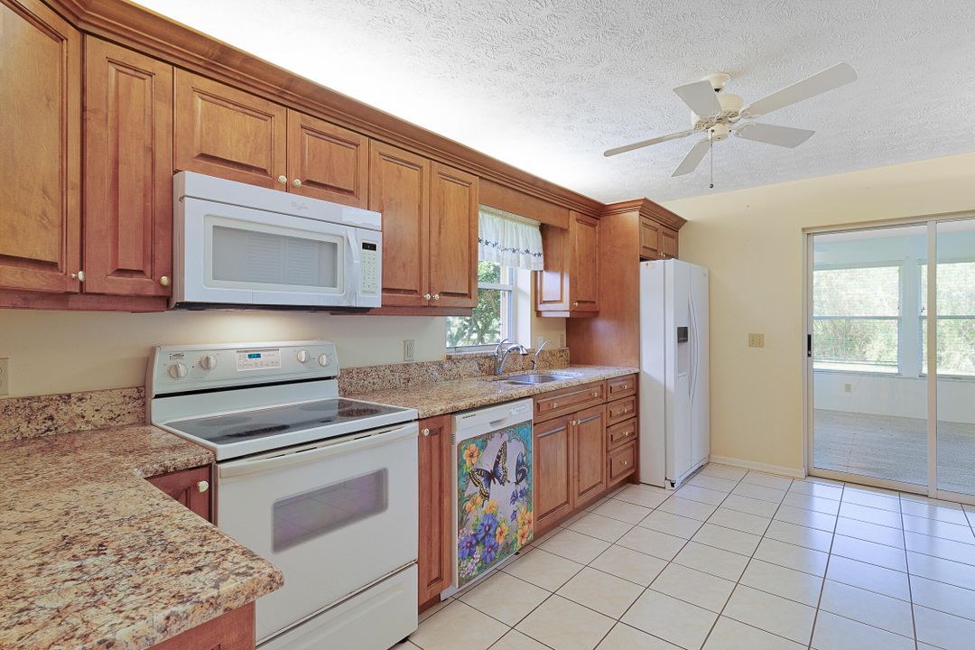 For Sale: $335,000 (2 beds, 2 baths, 1704 Square Feet)