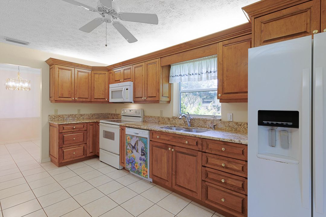 For Sale: $335,000 (2 beds, 2 baths, 1704 Square Feet)