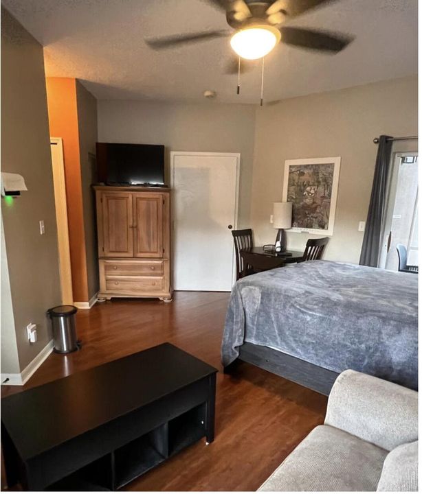 For Rent: $1,400 (1 beds, 1 baths, 400 Square Feet)