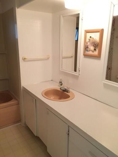 Active With Contract: $142,000 (2 beds, 1 baths, 672 Square Feet)