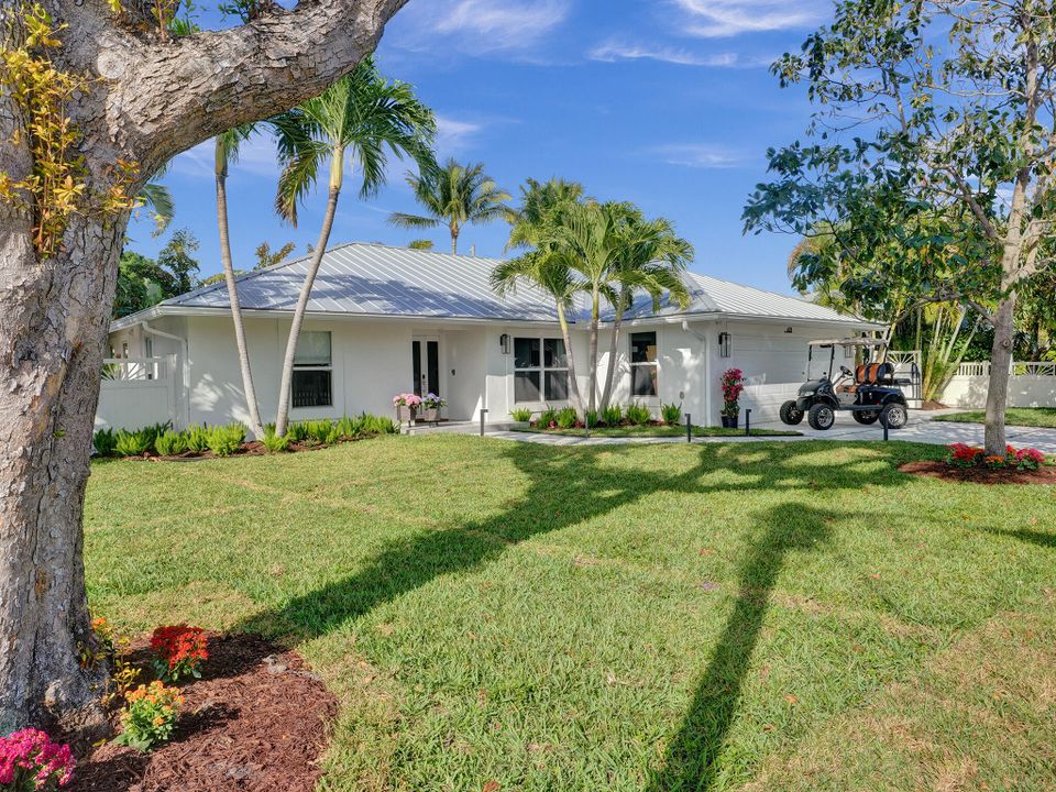 Active With Contract: $1,650,000 (3 beds, 2 baths, 1637 Square Feet)