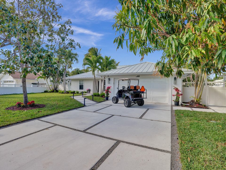 Active With Contract: $1,650,000 (3 beds, 2 baths, 1637 Square Feet)