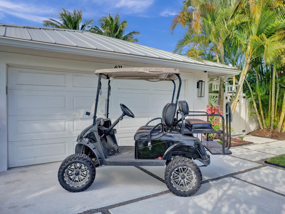 Active With Contract: $1,650,000 (3 beds, 2 baths, 1637 Square Feet)