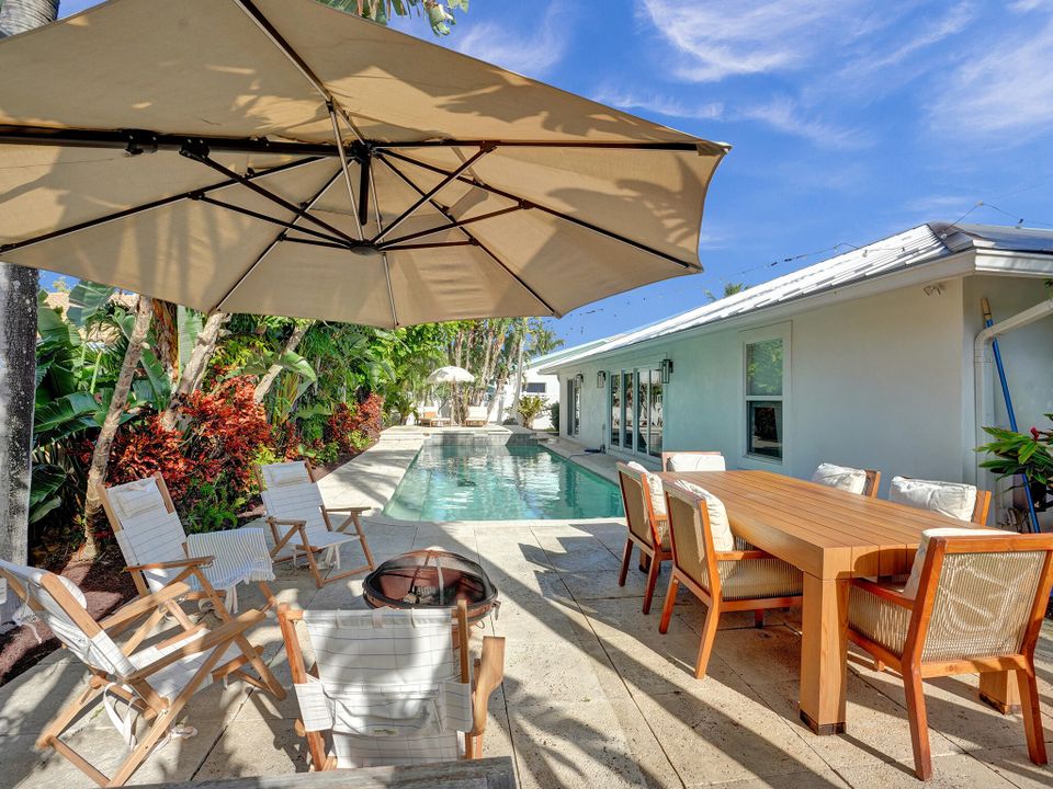 Active With Contract: $1,650,000 (3 beds, 2 baths, 1637 Square Feet)