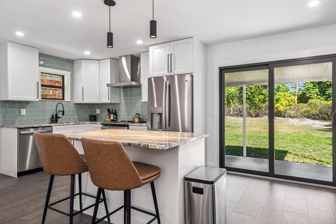Active With Contract: $1,095,000 (3 beds, 3 baths, 1759 Square Feet)