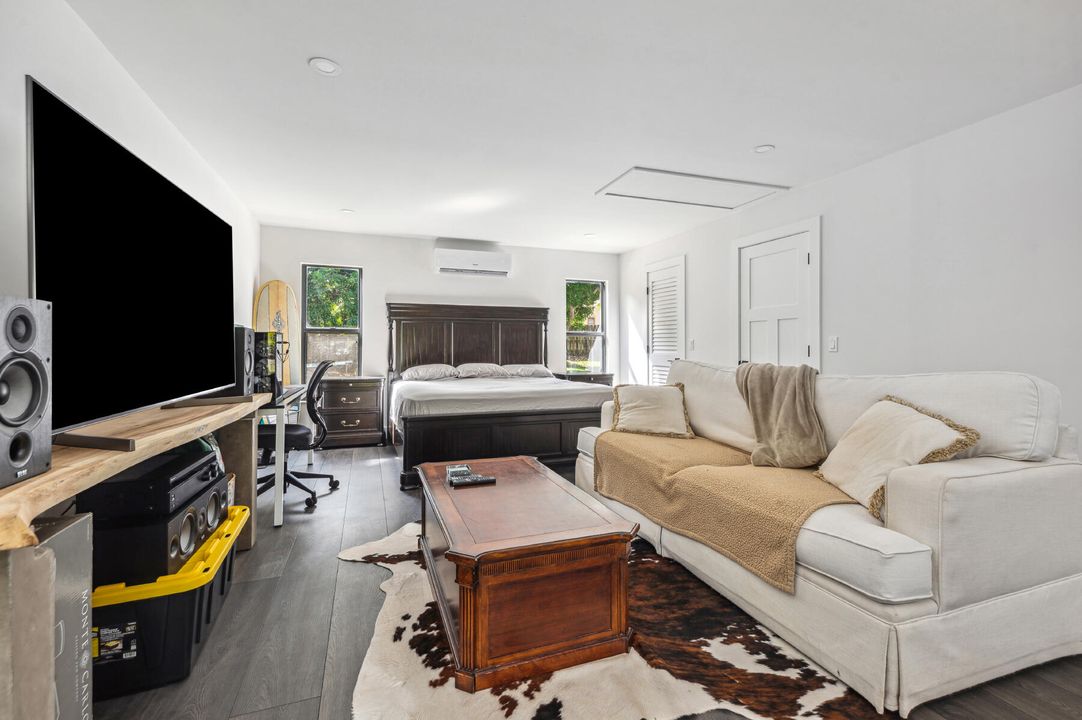 Active With Contract: $1,095,000 (3 beds, 3 baths, 1759 Square Feet)