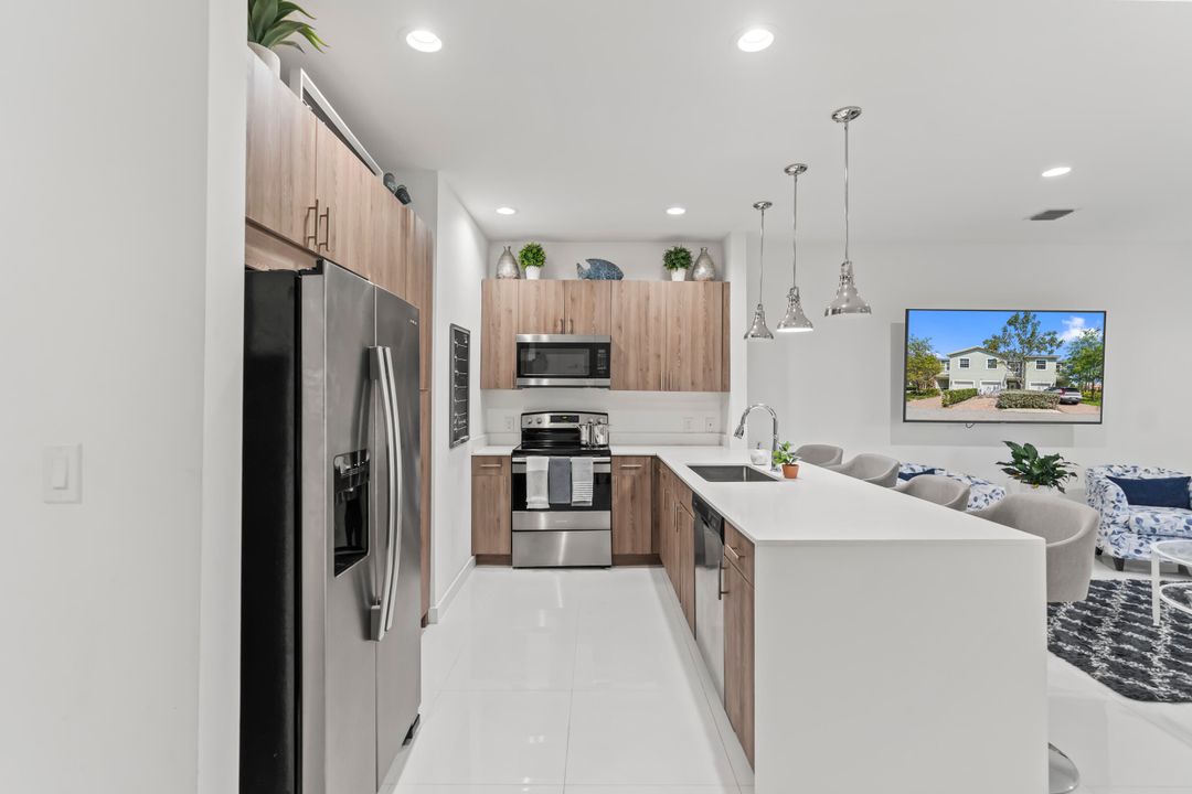 For Sale: $459,999 (3 beds, 2 baths, 1391 Square Feet)
